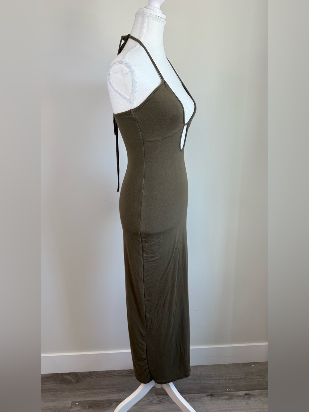 Babyboo Olive Halter Cutout Maxi Dress Women’s Small - Picture 3 of 5
